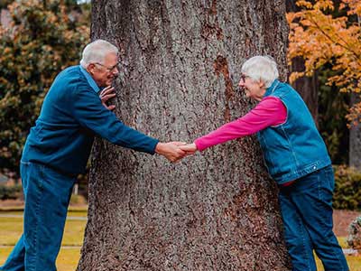 אנשים זקנים השומרים על אורח חיים פעיל מבחינה פיזית, חברתית וקוגניטיבית