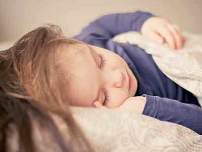 שינה והירדמות - תינוקות וילדים (גיל 5 חודשים ועד 5 שנים)