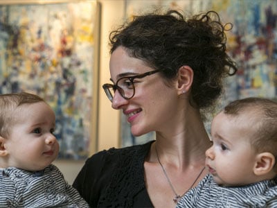 גידול תאומים – אתגרים, פתרונות והדרכת הורים