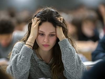 דיכאון שלא נראה כמו דיכאון כשהכאב מתחפש לעצבנות עייפות ואדישות