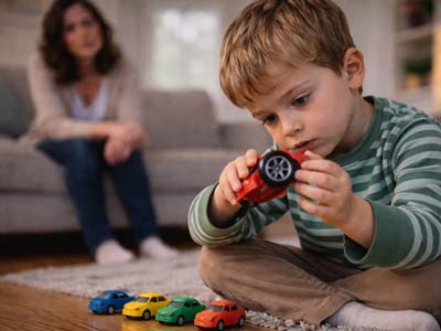 על הספה - כתבות ומאמרים - אוטיזם אצל ילדים: הסימנים המוקדמים שכל הורה צריך להכיר