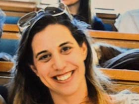 אופיר יהלומי רחמים-מטפלת בפסיכודרמה - טיפול בהבעה ויצירה ברמת גן