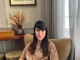 אורית אלוני-פסיכותרפיסטית ומטפלת זוגית ומשפחתית  - מטפלים לקהילה הגאה  צפון תל אביב