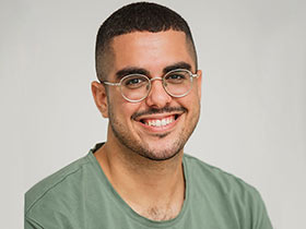 אליאור מור יוסף-עובד סוציאלי מוסמך (MSW), פסיכותרפיסט ומטפל DBT-מטפלים לקהילה הגאה באונליין