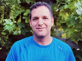אלעד צור מהלאל-פסיכולוג קליני-מטפלים בהפרעות אכילה בחיפה