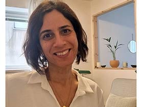 אמירה דיין-פסיכולוגית קלינית - טיפול במשחק בדרום תל אביב