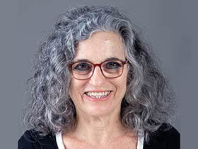 אסתי פומרנץ-מטפלת בתנועה בשילוב אומנויות והתמקדות  (FOCUSING)-מטפלים בפוסט טראומה בגבעתיים