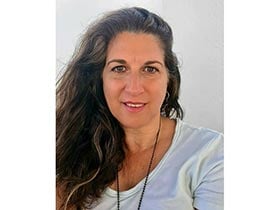 גילה אמיר-עובדת סוציאלית פסיכותרפיסטית נפש-גוף-מטפלים בהתמודדות עם נכויות ומחלות כרוניות בחריש