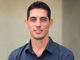 דן שוורץ-פסיכולוג ולוגותרפיסט-טיפול פסיכולוגי ברעננה - פסיכולוג ברעננה - פסיכולוגית ברעננה