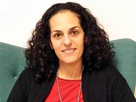 דפניאלה אציל-פסיכולוגית קלינית, ומדריכת הורים - מטפלים בהפרעות אכילה  ירושלים