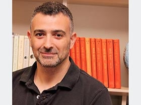 דר אבישי זאבי-פסיכולוג קליני ופסיכודרמטיסט מדריך - מטפלים מומלצים  בפתח תקווה
