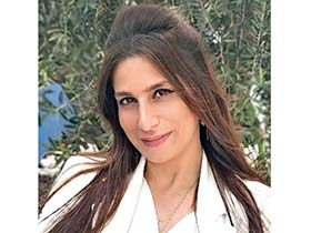 דר דניאל שובל-פסיכולוגית, יועצת זוגית מוסמכת, בהכשרה לטיפול מיני-טיפול משפחתי באונליין - מטפל משפחתי באונליין - מטפלת משפחתית באונליין
