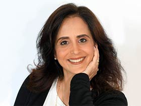 חגית זריף-פסיכותרפיסטית מטפלת בהבעה ויצירה-מטפלים באומנות באזור המרכז