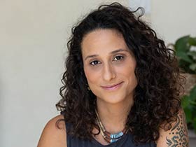 יעל זבולון-עובדת סוציאלית קלינית-מטפלים בפוסט טראומה בחריש