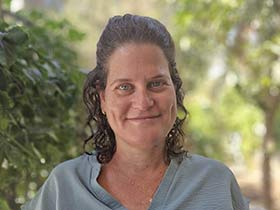 יערה מנצר