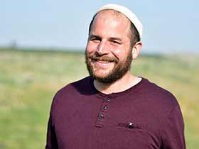 לנצנר נפתלי-מטפל בפסיכודרמה - טיפול במשחק ב