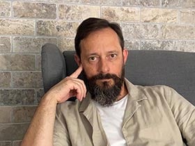 מאטיס אברמוביץ'-מטפל באמצעות אמנויות - תנועה, מטפל EMDR. משפחות, נוער, מבוגרים.-מטפלים באומנות בחיפה