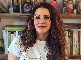 מורן סורס-פסיכותרפיסטית דינמית ממוקדת בשילוב CBT-טיפול בהבעה ויצירה ברעננה
