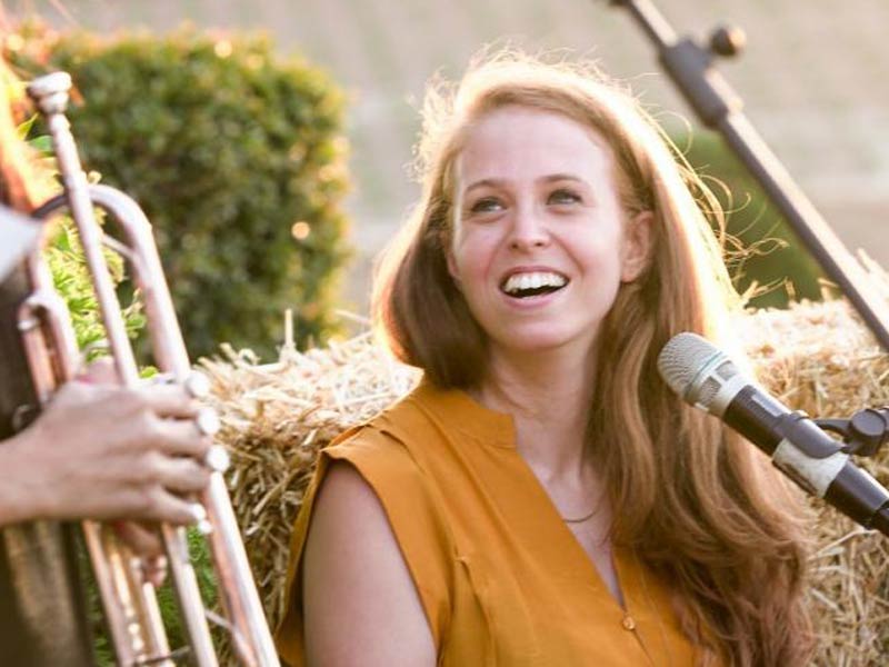 נועה נצר - מטפלת במוסיקה