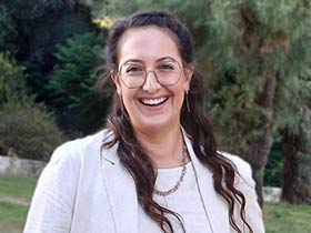 נועה סלבר חובן-עובדת סוציאלית קלינית-מטפלים בפוסט טראומה בנתניה