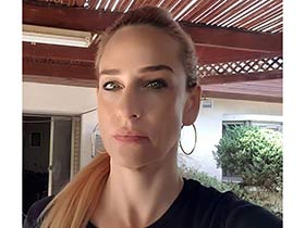 נורית קפלר סלוק-מטפלת בהבעה ויצירה תנועה ומחול m.a-טיפול בהבעה ויצירה ב