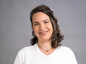 נורן ניומן-עובדת סוציאלית, מטפלת זוגית ומשפחתית מוסמכת ומטפלת פרטנית במבוגרים-הדרכת הורים בחיפה