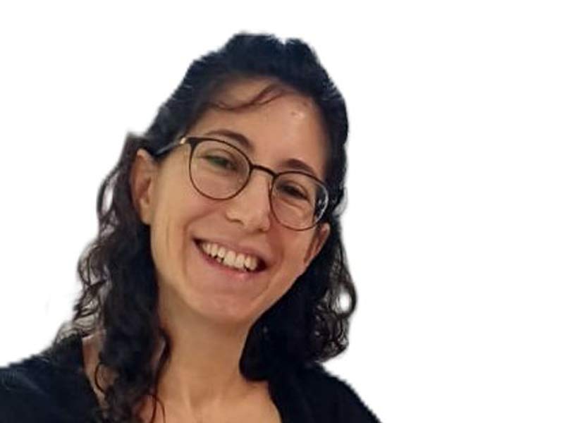 נעם טמיר גינזברג - ביבליותרפיסטית, מטפלת דיאדית ומדריכת הורים