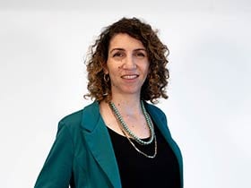 סמדר שטינברג-מטפלת זוגית משפחתית - טיפול בהבעה ויצירה ברעננה
