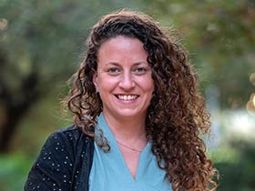 ספיר יוחנן-מטפלת בהבעה באמצעות הקלדה לאוטיסטים שאינם מדברים - מטפלים מומלצים  בגליל עליון