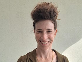 עומר גורדון בלוש-מטפלת זוגית ומשפחתית מוסמכת, עובדת סוציאלית קלינית MSW - מטפלים לגיל השלישי בשרון