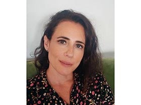 קרן רהט כהן-מטפלת בגישה קוגניטיבית התנהגותית ובאמצעות אומנויות - מטפלים באומנות  צפון תל אביב