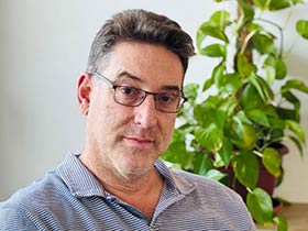 שחר פירסטטר-פסיכולוג קליני מומחה למבוגרים ומתבגרים -מטפלים בחרדות באזור המרכז