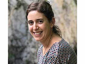 שירי פריזנט-פסל-פסיכולוגית קלינית-מטפלים בפוסט טראומה בכרמיאל